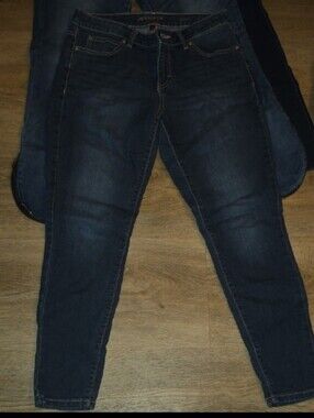 Jennifer Lopez Skinny Jeans in Dark Blue